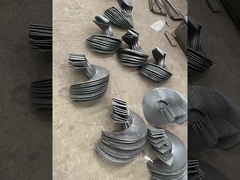 Machine à lames spirales pour convoyeur à vis sans arbre