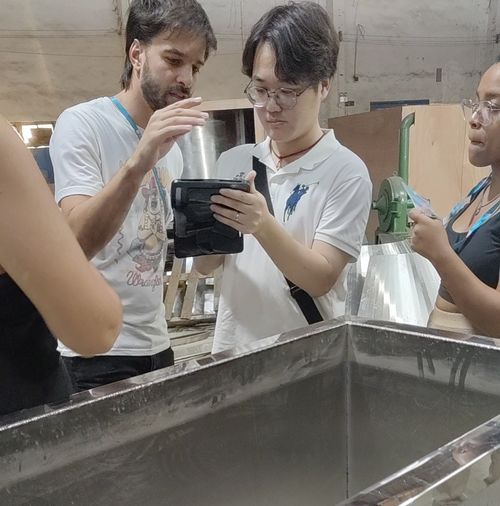 Dernières nouvelles de l'entreprise Visite réussie du client espagnol: fort intérêt pour les convoyeurs spiraux
