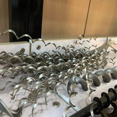 Un bon prix. Facilité d'utilisation convoyeur à vis de l'acier manganèse à charge lourde, lame de convoyeur en spirale en acier inoxydable, pièces détachées de l'équipement de transfert de mines et de construction en ligne